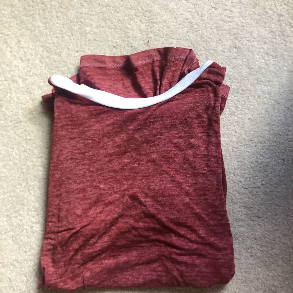 2 crew neck tee shirts